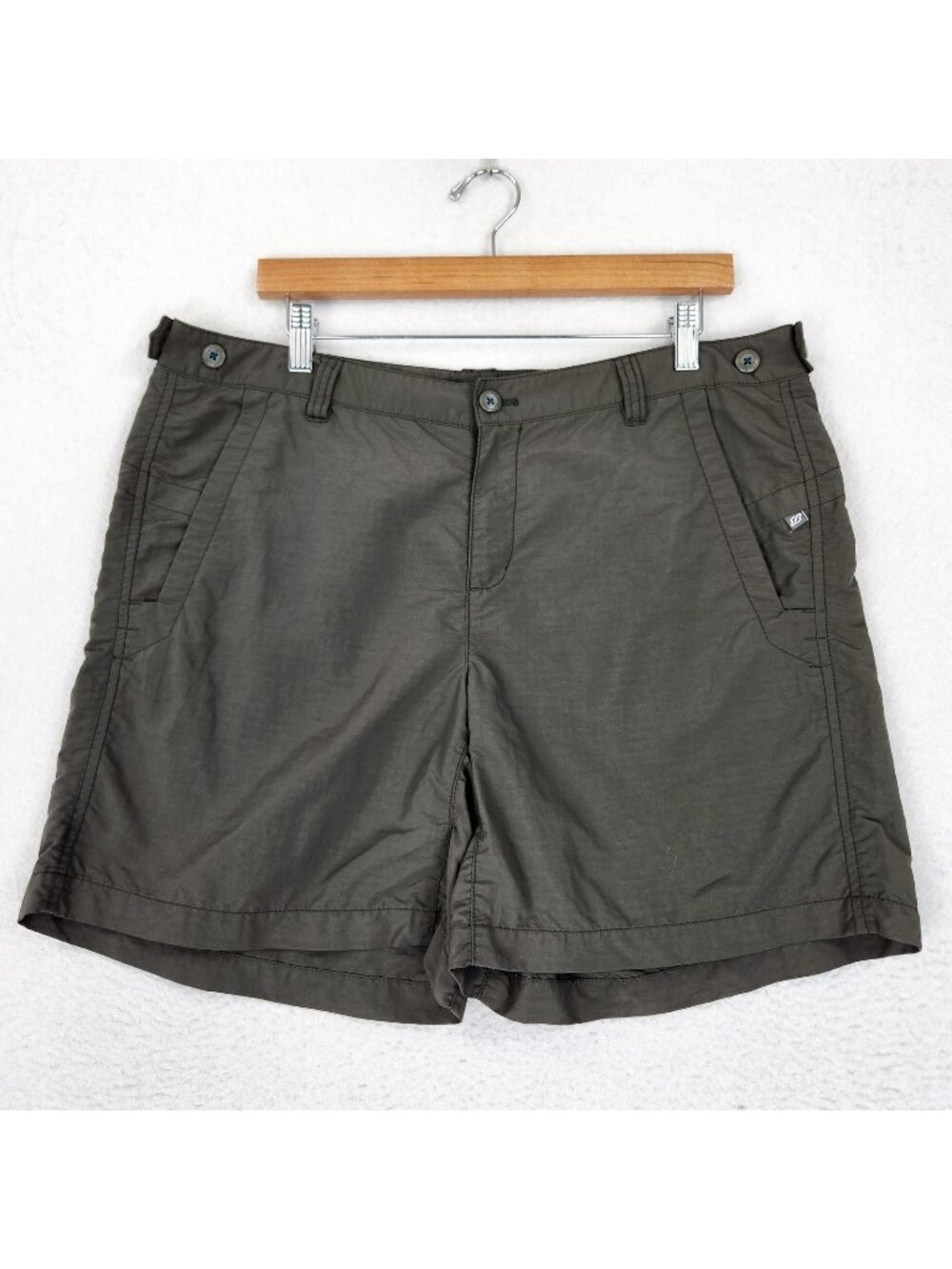Eddie Bauer Shorts Womens 14 Green Ripstop Sport Zip Pocket Hiking Outdoor